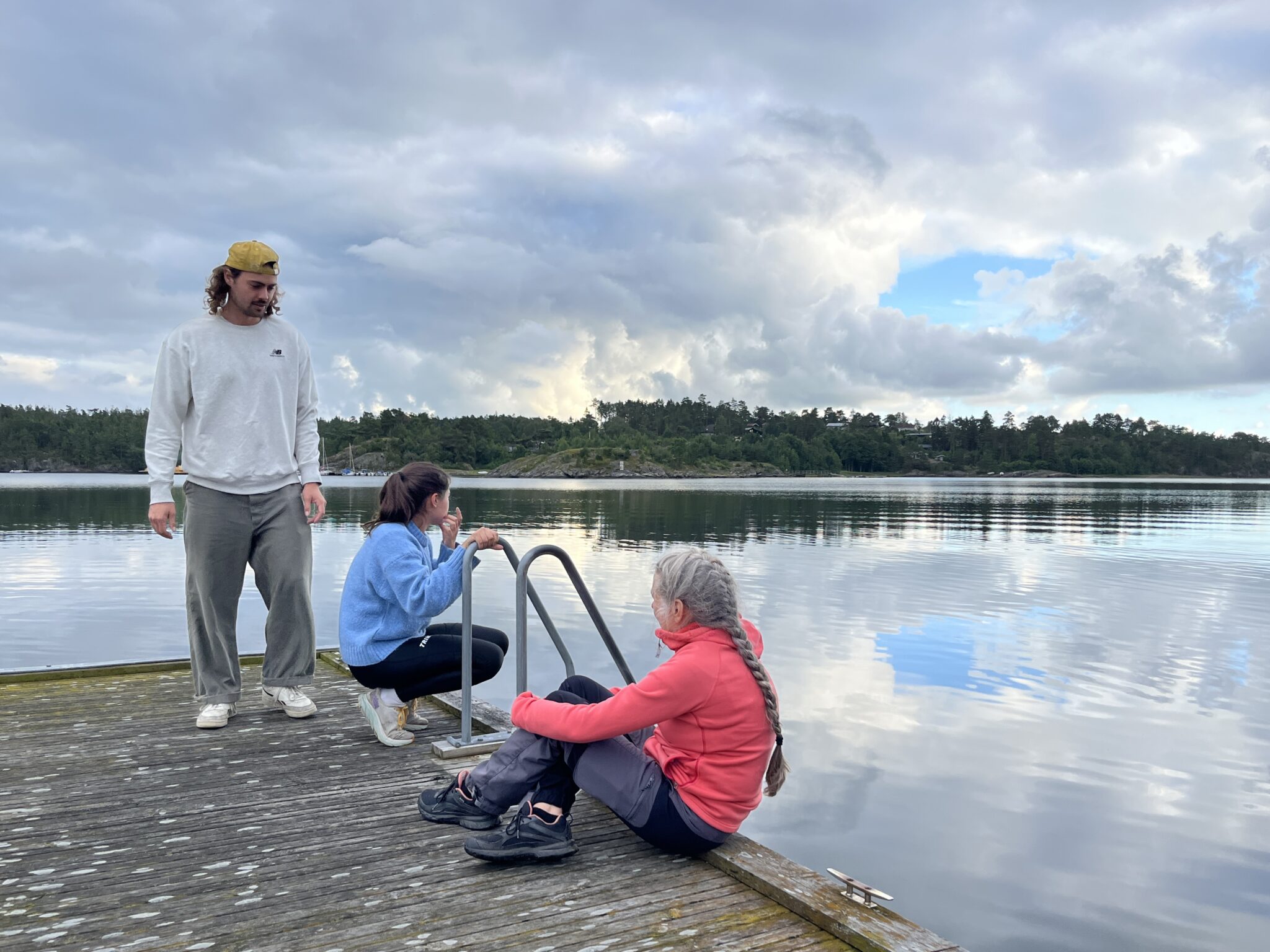 Jesper, Eva och Karin på Arnes brygga på Bokenäset (2024)